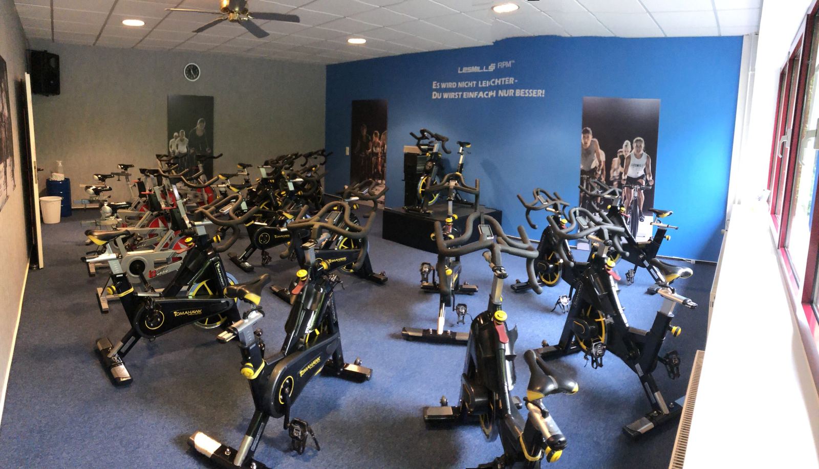 Cycling-Raum mit Indoor-Bikes im Fitnessstudio Leinefelde