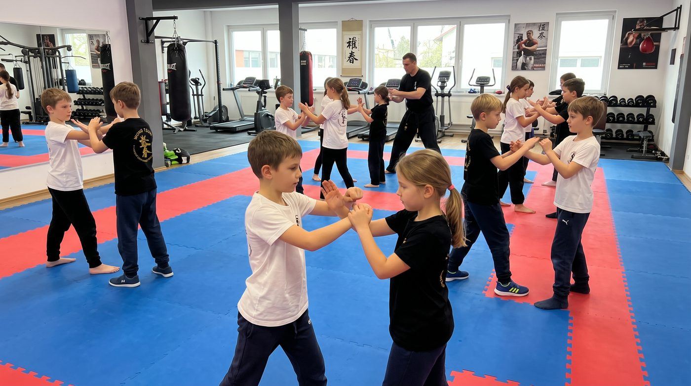 Kinder beim WingTsun-Selbstverteidigungskurs in Leinefelde